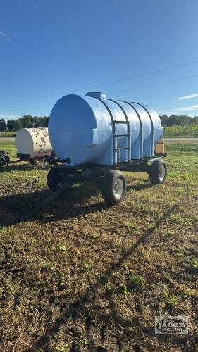 1600 GALLON TANK ON A SINGLE REACH RUNNING GEAR