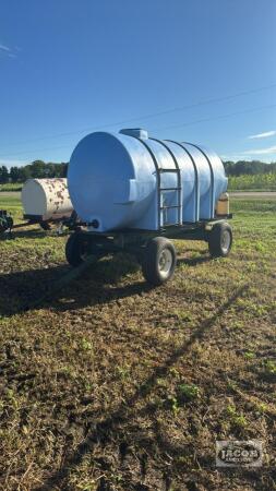 1600 GALLON TANK ON A SINGLE REACH RUNNING GEAR
