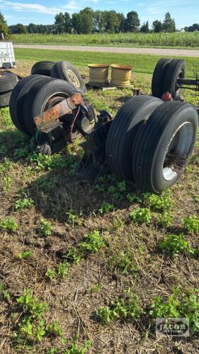 AXLE WITH DUALS