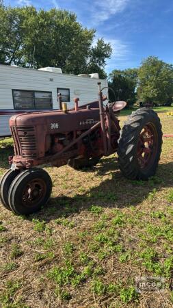 MCCORMICK FARMALL 300 NARROW FRONT TRACTOR