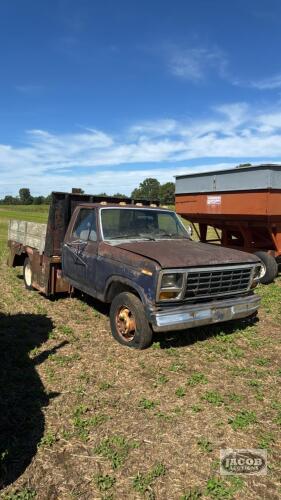 FORD FLAT BED PICKUP TRUCK FOR PARTS