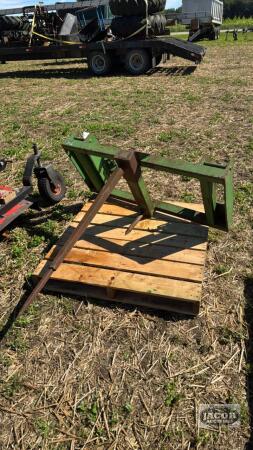 HLA JOHN DEERE BALE SPEAR