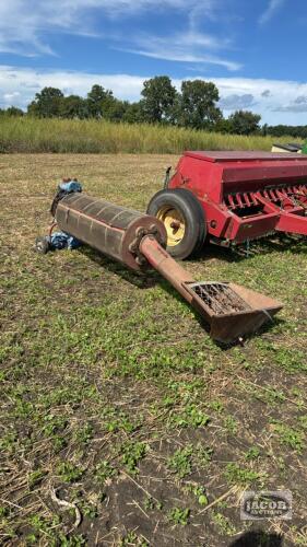 GRAIN CLEANER WITH AN ELECTRIC MOTOR