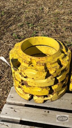 (4) JOHN DEERE 43KG WHEEL WEIGHTS