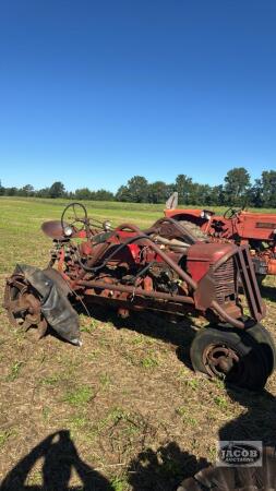 FARMALL H NARROW PARTS TRACTOR