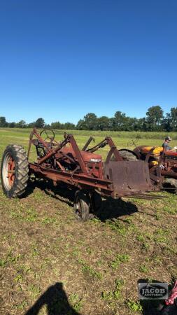 FARMALL H TRACTOR WITH A LOADER