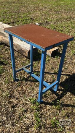 STEEL BENCH