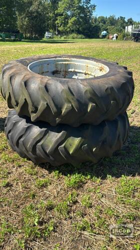 PAIR OF DUALS ON RIMS