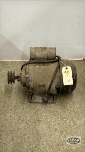 1 HORSEPOWER ELECTRIC MOTOR 110/220 VOLT