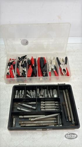 QUANTITY OF GATOR CLIPS AND SCREWDRIVER BITS