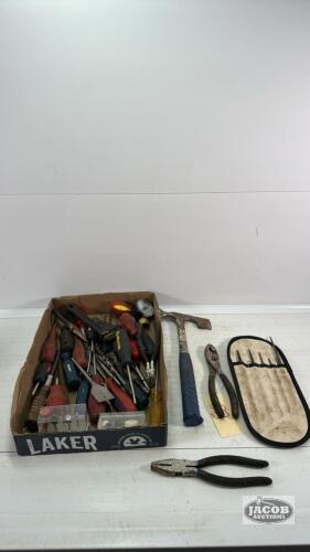 QUANTITY OF HAND TOOLS
