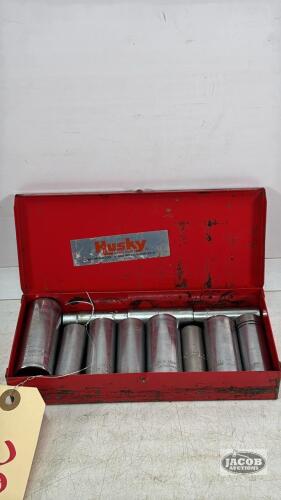 HUSKEY 3/8IN DRIVE SOCKET LOT