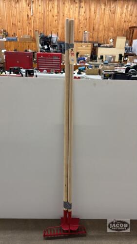 GARDEN RAKE AND HOE