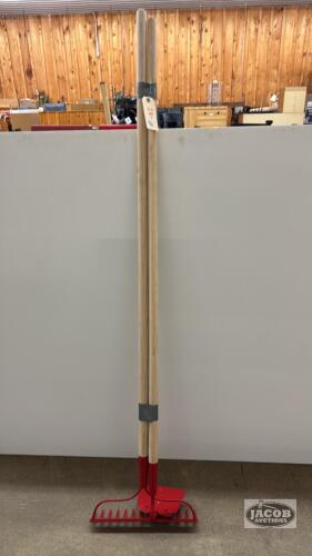GARDEN RAKE AND HOE