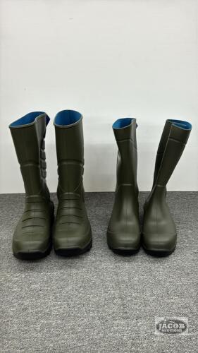 (2) PAIRS OF SIZE 11.5 TORENNA RUBBER BOOTS