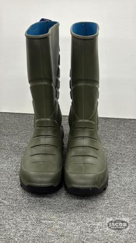 PAIR OF SIZE 14 TORENNA THERMAL RUBBER BOOTS