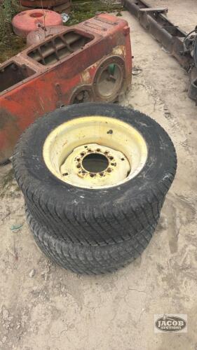 Pair of 27x10.50-15 tires on Jd 6 bolt wheels
