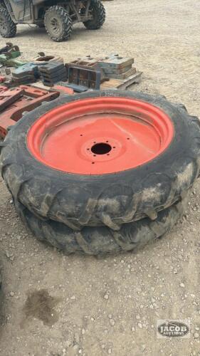 Pair of 9.5 32 tires on Kubota 6 bolt wheels