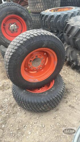 Pair of Kubota 6 bolt wheels