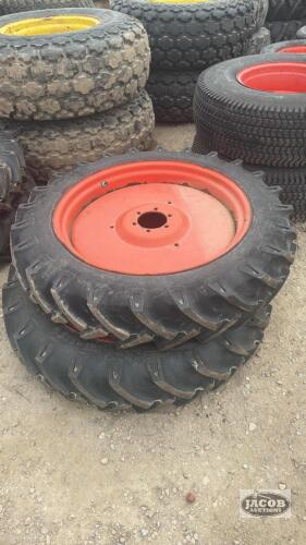 Pair of 9.5 32 tires on Kubota 6 bolt wheels