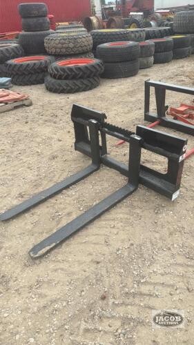 Unused Mapleside skid steer quick tach pallet forks