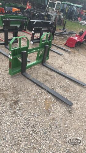 Unused John Deere quick tach pallet forks