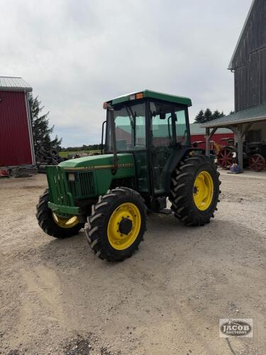 John Deere 5200 tractor 4x4