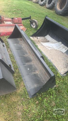 Unused 80inch skid steer quick tach material bucket