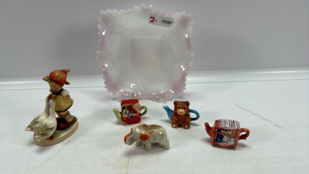 1 Hummel Figurine & 4 Tea Figurines on Plate