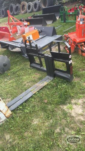 Unused skid steer quick tach pallet forks