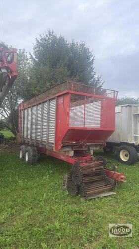 Miller Pro-4100 Silage Wagon