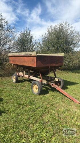 Gravity wagon 125 bushel
