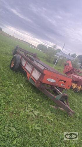 New idea 214 three beater single axel manure spreader