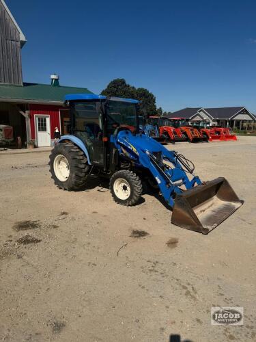 Newholland Boomer 3050 loader tractor 4x4