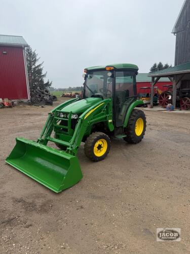 John Deere 3520 loader tractor 4x4