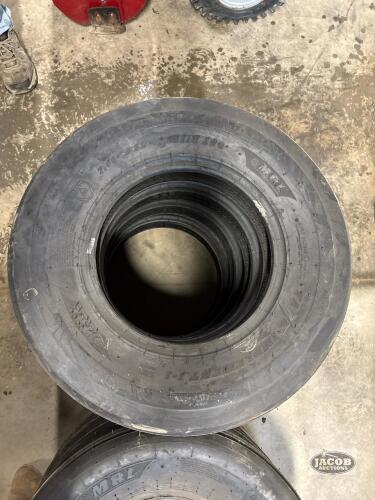 Unsued 7.60-15 tire x4