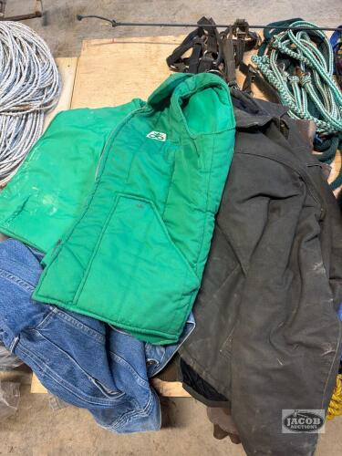 2 piles of men&rsquo;s clothing