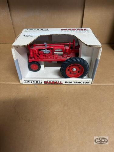 1/16 Farmall F-20 tractor