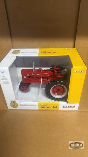 1/16 Farmall super M