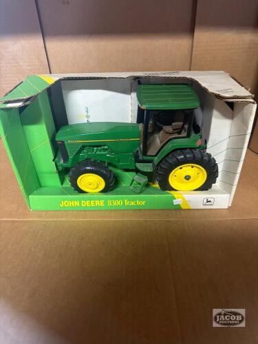 1/16 John Deere 8300