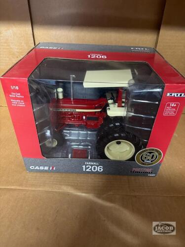 1/16 Farmall 1206