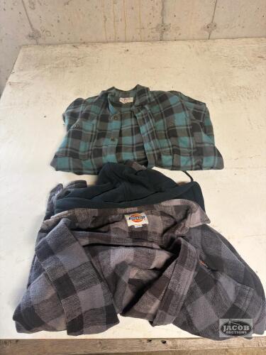 Pair of men&rsquo;s large work shirts