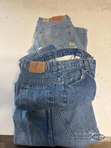 3 pairs of men&rsquo;s 32x32 jeans