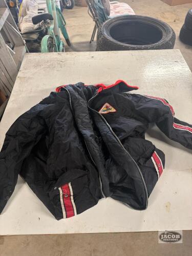 Size small men&rsquo;s snowmobile suit