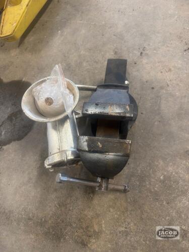 Grinder and vise