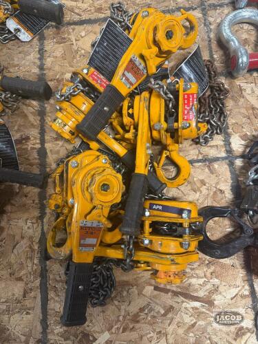 Five 3/4 ton ratcheting chain hoist