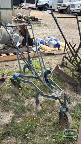 ADJUSTABLE HORSE DRAWN SCUFFLER