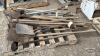 QUANTITY OF SHOVELS, GARDEN TOOLS, HAND HELD MORTAR BOARD - 2