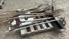 QUANTITY OF SHOVELS, GARDEN TOOLS, HAND HELD MORTAR BOARD - 3