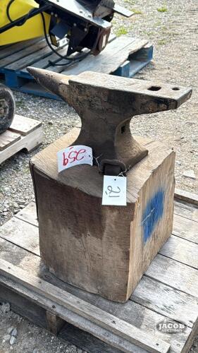 ANVIL ON STAND